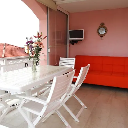 Appartamento Lush And Sunny With Balcony And Sea View *
