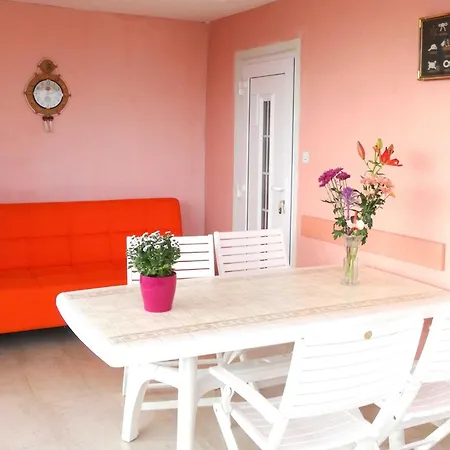 Appartamento Lush And Sunny With Balcony And Sea View